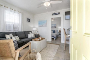The Sea House WATERFRONT Apt by Downtown